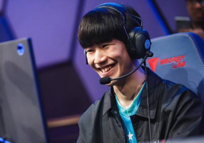 LECW1D2综述：G2 FNC收获两连胜 VIT优势被翻