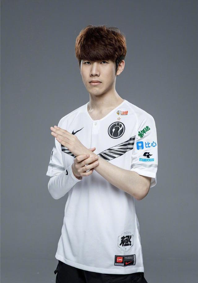 自信的表现来自 Weibo Gaming 以及在 LPL 2025年第二分裂中，任何人的传奇意外获胜