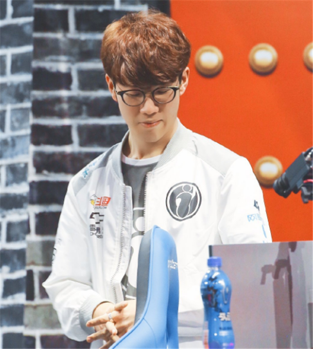 LNG Esports 和 Top Esports 在 LPL Split 2 2025 中获得胜利