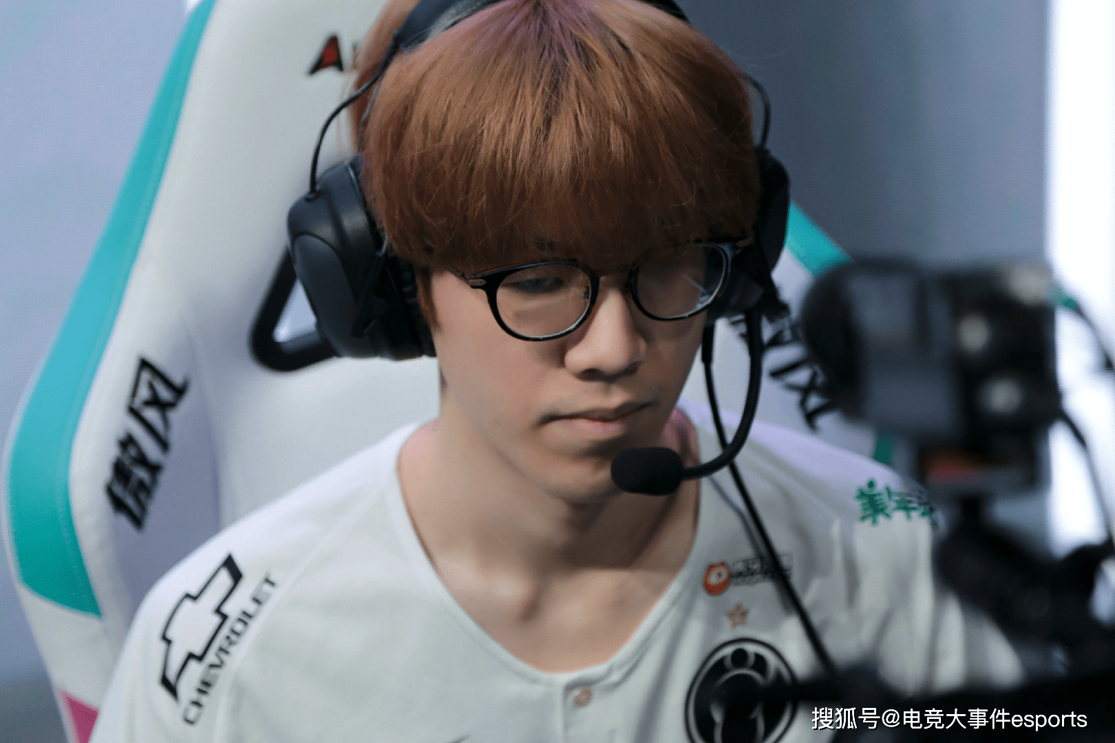 韩轶透露：[ xiye ]将在传奇杯结束后重新加入[ Top Esports ]担任教练。