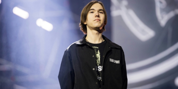 Doinb ： 这不是Noxian的表演， Lwx 至少在他迟到时可以联系，但Noxian就消失了。